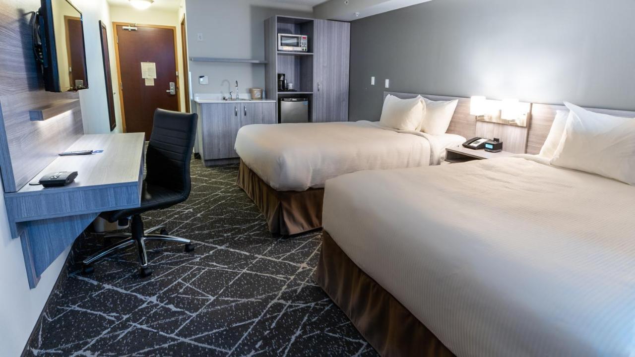 Hotel Microtel & By Wyndham Lloydminster